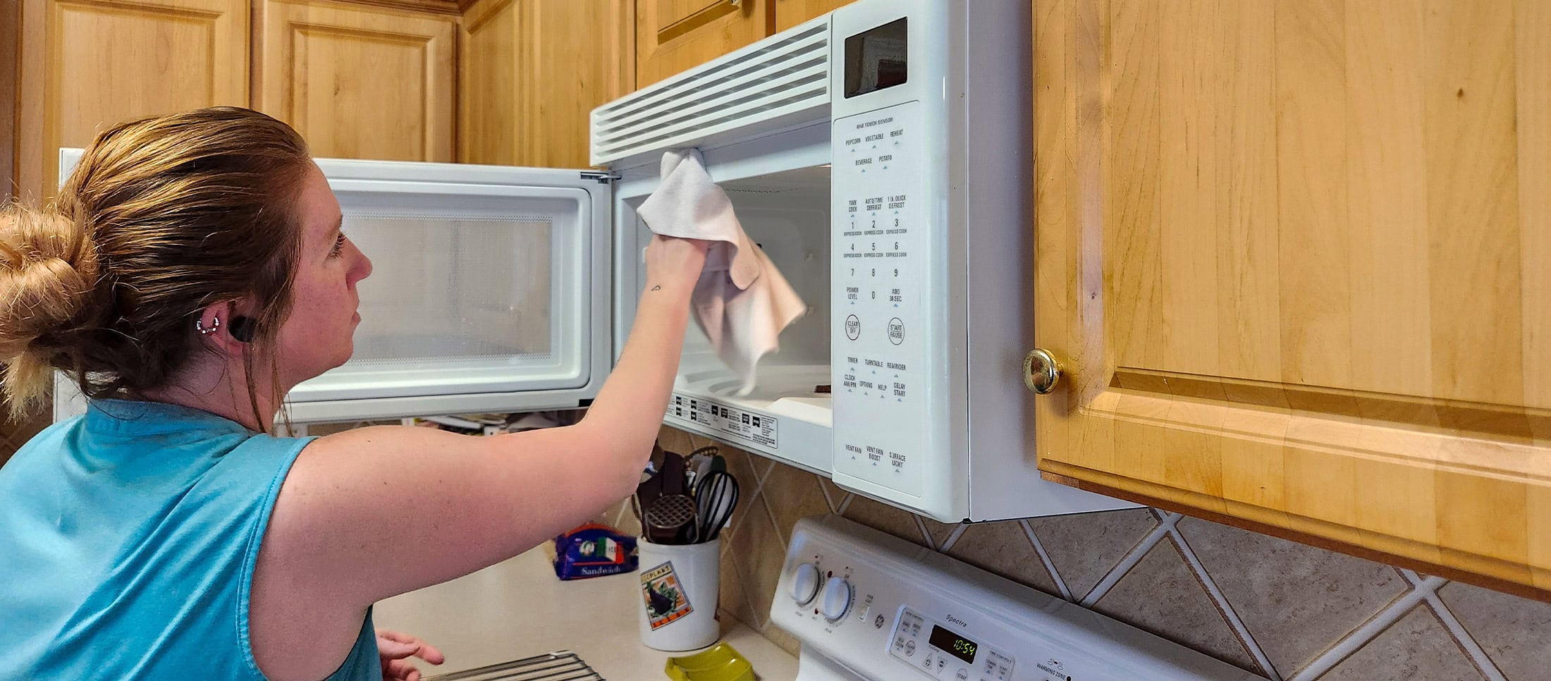 Demona Wiping Microwave